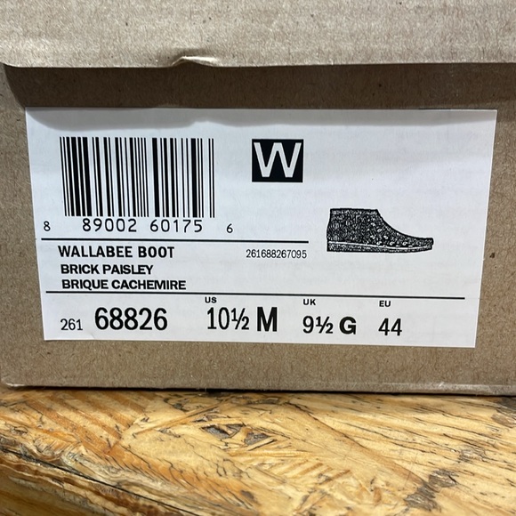 Brand new in box Clarks Originals suede Wallabee boot with crepe sole. - Picture 5 of 5